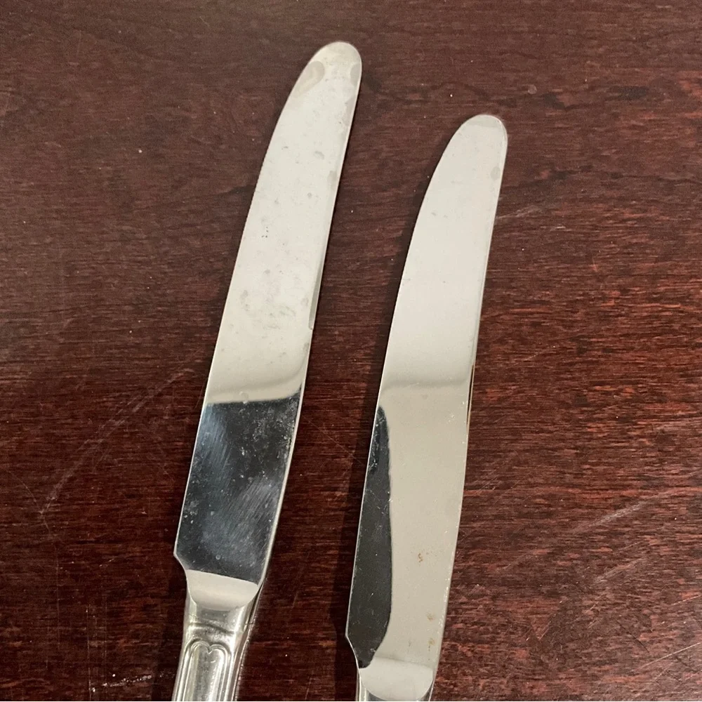 Set of 2 Towle Georgian House Oxford Scroll New French Dinner Knives 9 1/4”